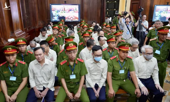 Giám đốc trung tâm đăng kiểm khai đưa tiền cho cục trưởng là do quan hệ cấp trên cấp dưới, theo “bản sắc văn hóa”