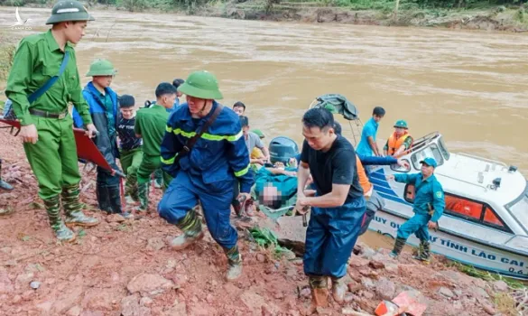 Lào Cai: Vụ sạt lở đất vùi 8 ngôi nhà, 18 người chết và mất tích