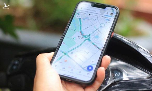 Từ 2025, xem Google Maps khi lái xe bị phạt bao nhiêu?