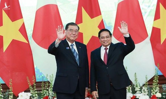 HAI THỎI NAM CHÂM, MỘT LỰC HÚT
