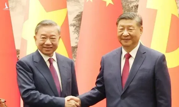 Giữa hai cực đối đầu, Việt Nam không chọn phe nhưng vẫn ở tâm chấn