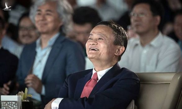 THOÁT KHỎI CÁI BÓNG CỦA THỂ CHẾ: DOANH NGHIỆP TƯ NHÂN VIỆT NAM TRÊN HÀNH TRÌNH VƯƠN MÌNH