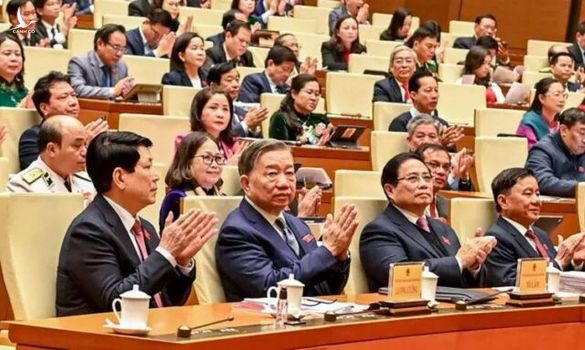LẦN ĐẦU TIÊN TRONG LỊCH SỬ LẬP HIẾN