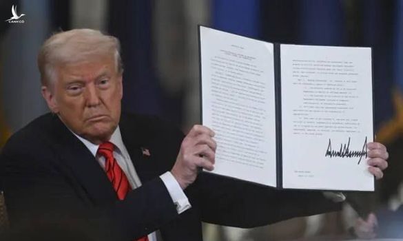 TÒA ÁN CHẶN TỔNG THỐNG TRUMP: RANH GIỚI QUYỀN LỰC