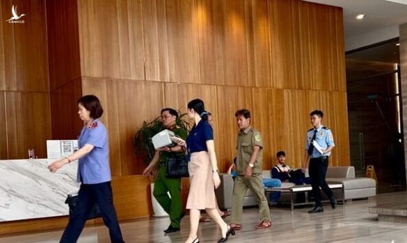 Khám xét nơi ở của Hoa hậu Nguyễn Thúc Thùy Tiên lực lượng chức năng thu về nhiều tài liệu