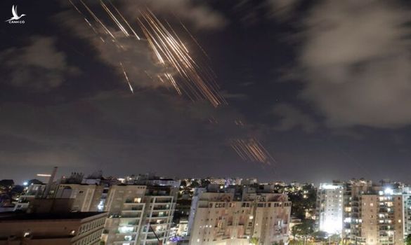 Tehran muốn đàm phán, gửi thông điệp khẩn: “Miễn là Washington không nhúng tay”