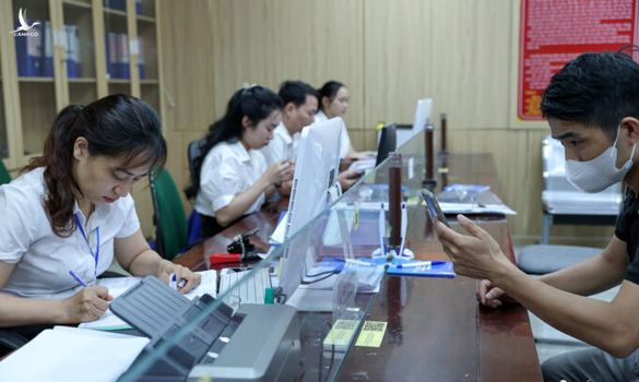 Cho thôi việc công chức 1 năm không hoàn thành nhiệm vụ để xóa biên chế suốt đời