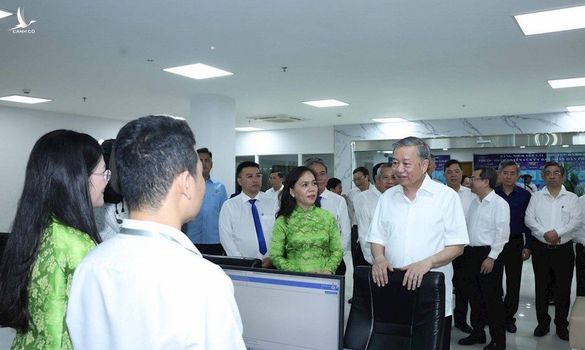 Thay đổi một buổi sáng, thức tỉnh cả bộ máy