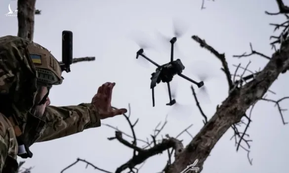 Lính Nga dùng tay không vô hiệu hóa drone Ukraine