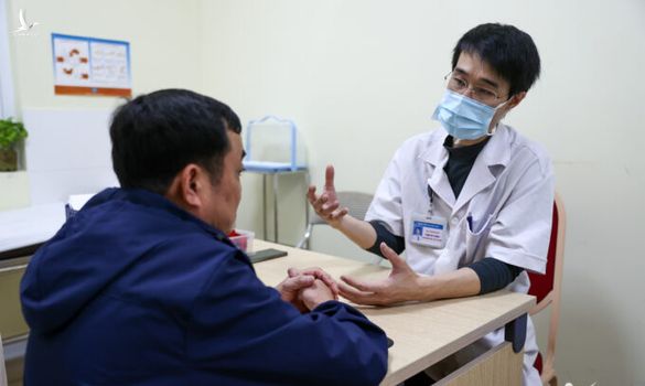 Người trên 70 tuổi sắp được khám bệnh tuyến trên không cần giấy chuyển viện?
