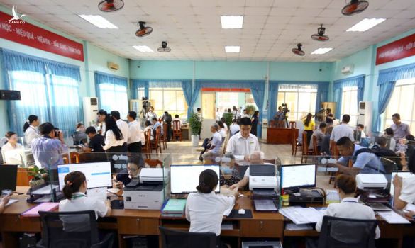 Cải cách hành chính: Bộ Nội vụ cử cán bộ được đào tạo kỹ lưỡng về các tỉnh, thành