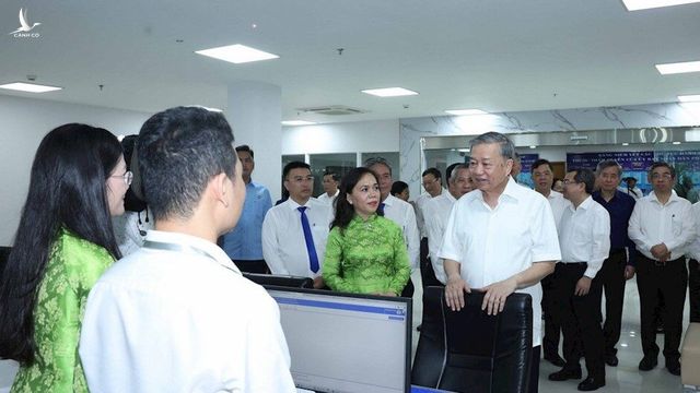 Thay đổi một buổi sáng, thức tỉnh cả bộ máy