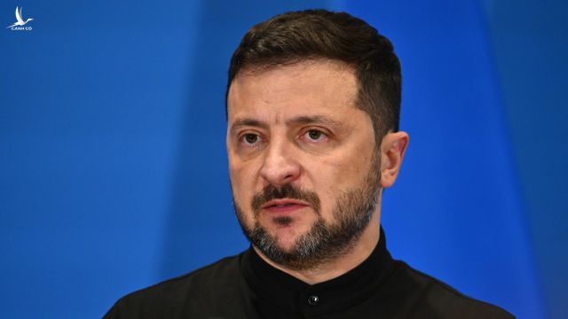 Tổng thống Zelensky ký ban hành luật cho phép nam giới trên 60 tuổi nhập ngũ
