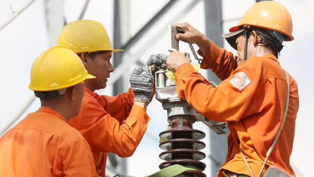 Tăng giá điện: Lo ngại hay cơ hội minh bạch hóa?