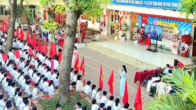 Phụ huynh băn khoăn về khoản đóng góp 40 triệu đồng mua tivi