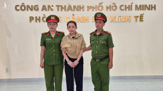 Vì sao Ngân 98 bị còng tay, chân khi bị khởi tố, bắt tạm giam?